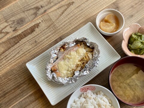 鮭とえのきの味噌マヨホイル焼き